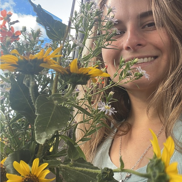 Meet your Posher, Krista - Picture 2 of 16